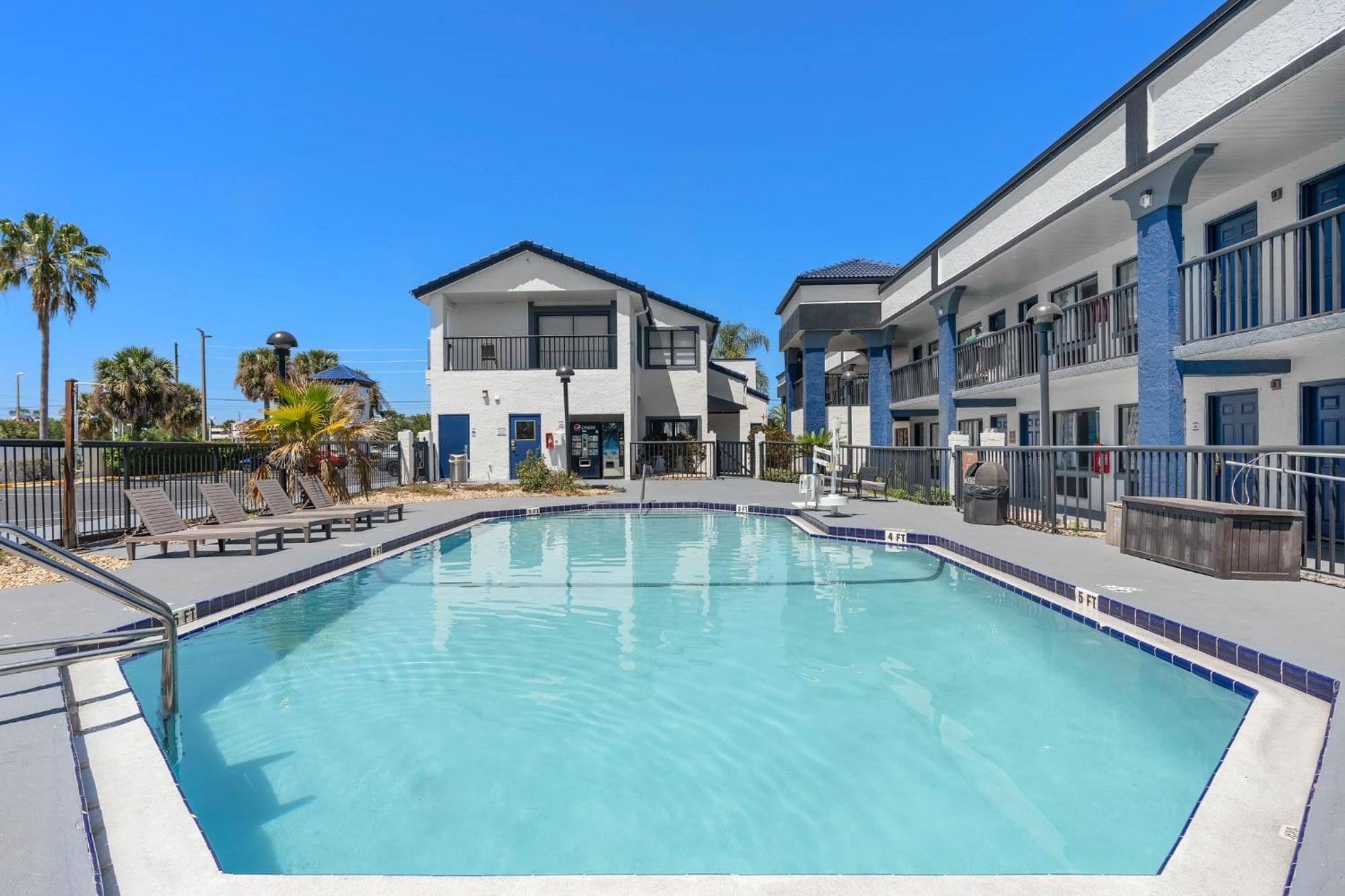 Baymont By Wyndham Orlando East Hotel Alafaya Ngoại thất bức ảnh